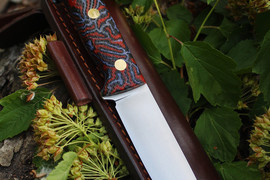 Туристический нож Шершень L CPR, накладки micarta Красно-Синяя авторская, оружейная насечка