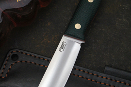 Туристический нож Росомаха VG-10, накладки micarta Изумруд, оружейная насечка