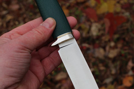 Туристический нож Чинук Эксперт Bohler N690, рукоять micarta Изумруд, оружейная насечка