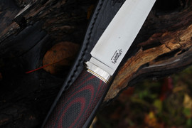 Туристический нож Гризли Эксперт Bohler N690, рукоять micarta Красно-Зеленая, оружейная насечка
