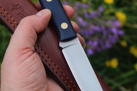 Туристический нож Slender S Bohler N690, накладки micarta Синяя, оружейная насечка