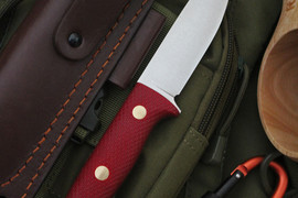 Туристический нож Шершень Bohler N690, накладки micarta Красная, оружейная насечка