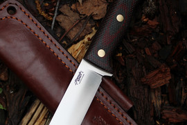 Туристический нож Кедр L D2, накладки micarta Красно-Черная, оружейная насечка