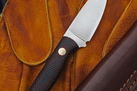 Туристический нож Термит Bohler N690, накладки micarta Красно-Черная, оружейная насечка