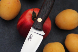 Туристический нож Термит Bohler N690, накладки micarta Красно-Черная, оружейная насечка