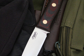 Туристический нож Ягд D2, накладки micarta Красно-Черная, оружейная насечка