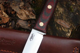 Туристический нож Ягд D2, накладки micarta Красно-Черная, оружейная насечка