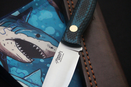 Туристический нож Small Bohler N690 конвекс, накладки micarta Черно-Синяя, оружейная насечка