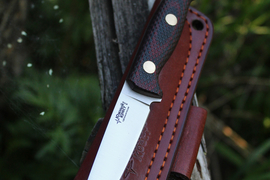 Туристический нож Splinter Bohler K110, накладки micarta Красно-Черная, оружейная насечка