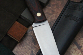 Туристический нож Кайман VG-10, накладки micarta Красно-Черная, оружейная насечка