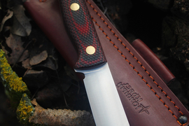 Туристический нож Cariboo L VG-10, накладки micarta Красно-Черная, оружейная насечка