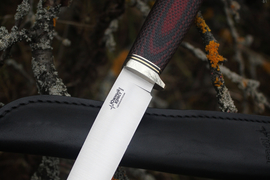 Туристический нож Партнер L Эксперт Bohler N690, рукоять micarta Красно-Черная, оружейная насечка